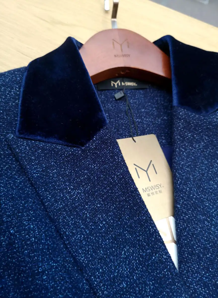 羊毛拼丝绒领子收腰短西装