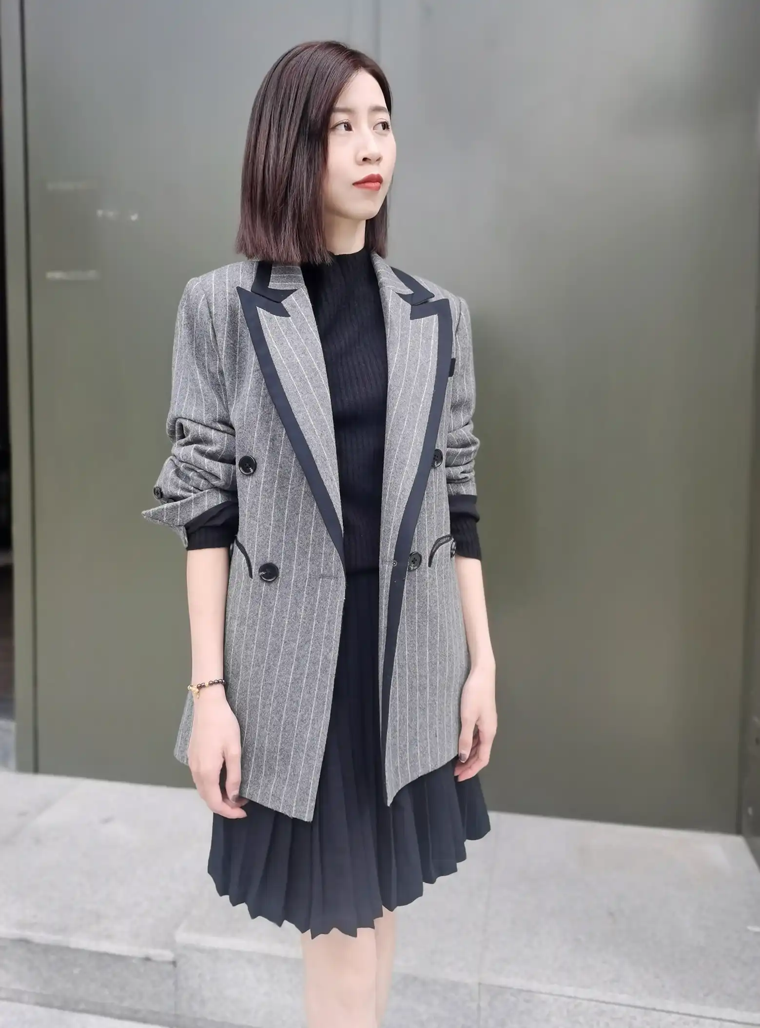 灰色条纹羊毛复古月亮口袋枪驳头女西装