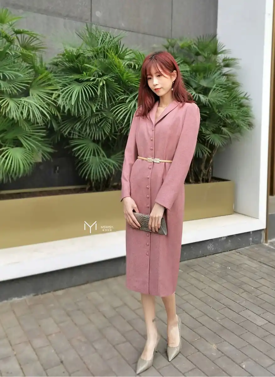 青果领前开襟收腰羊毛连衣裙