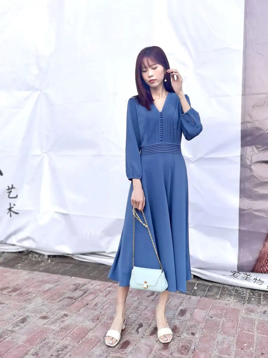 八分袖褶皱V领连衣裙