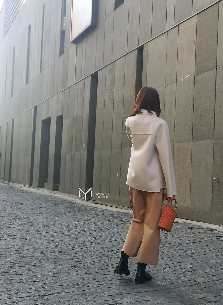 简约单边口袋水波纹短大衣