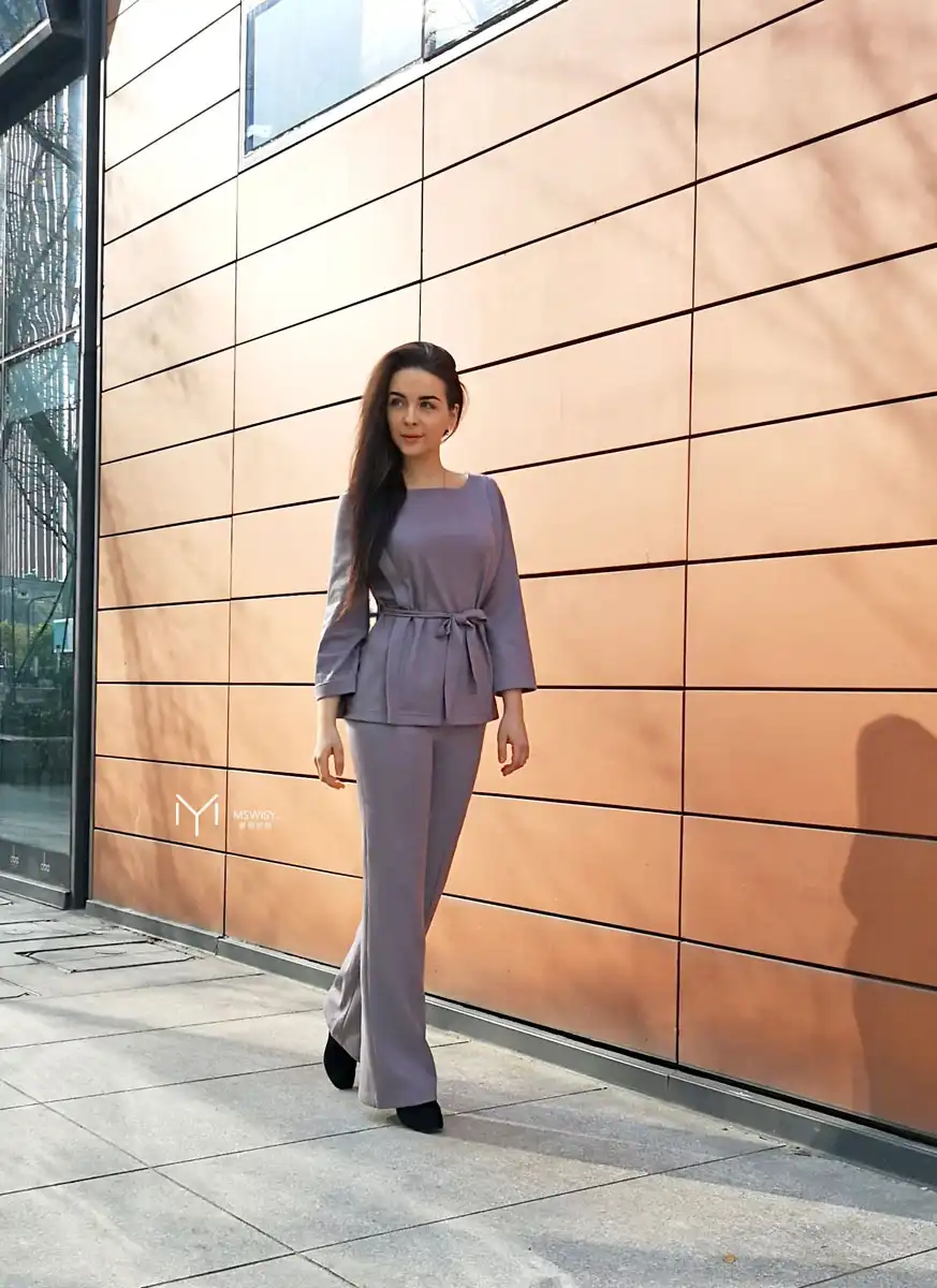 横开一字领系腰带设计款上衣