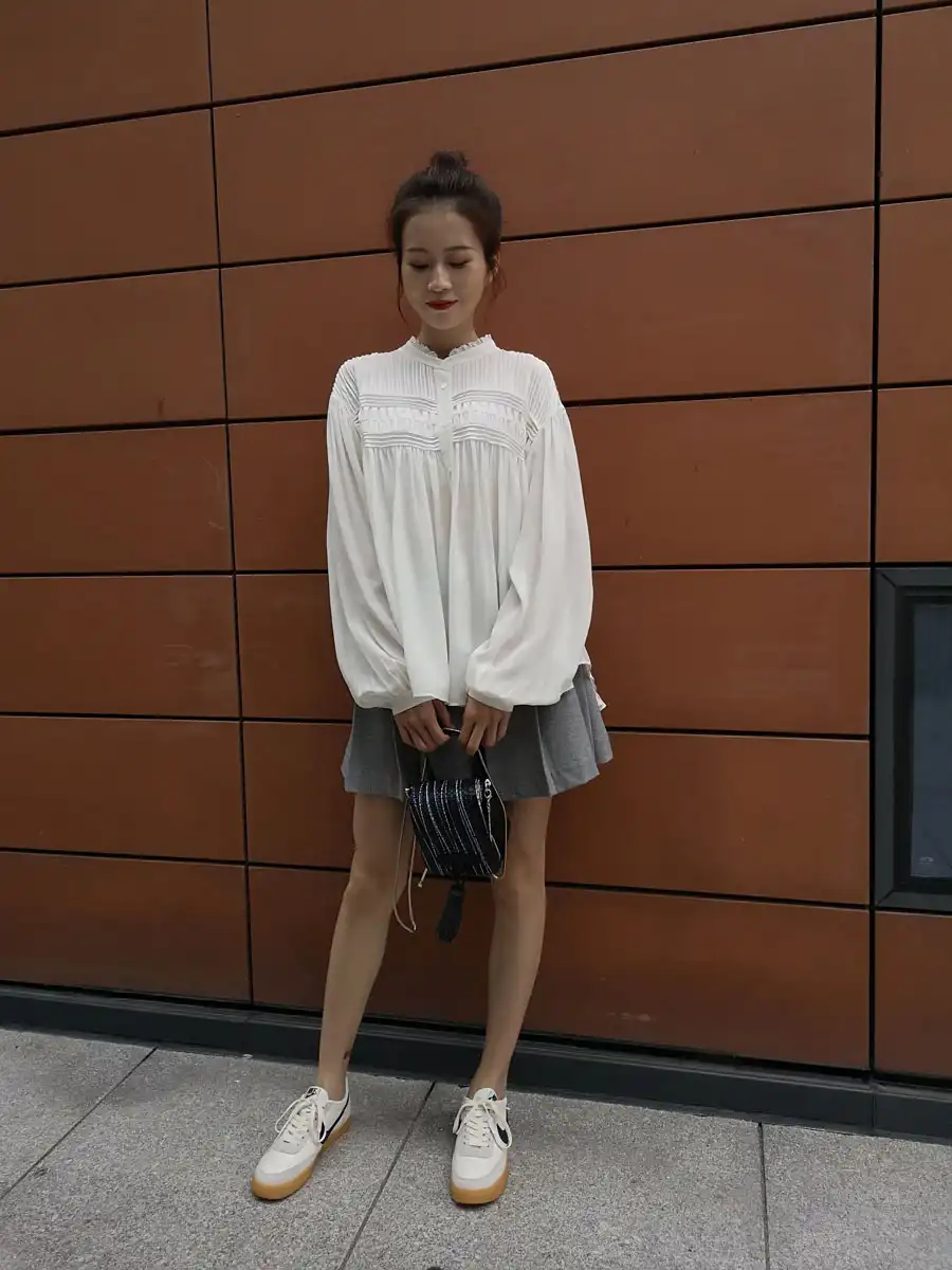 真丝肩胸褶皱宽松灯笼袖衬衣