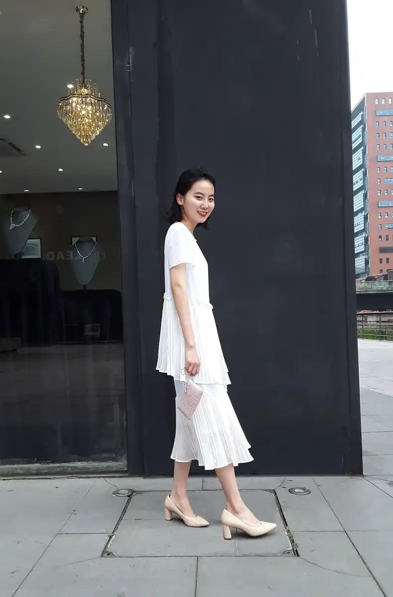 白色雪纺点点吊带蛋糕裙