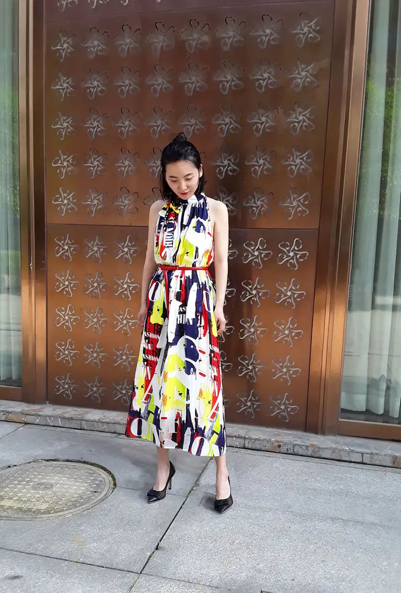 花色立领系飘带无袖大A连衣裙