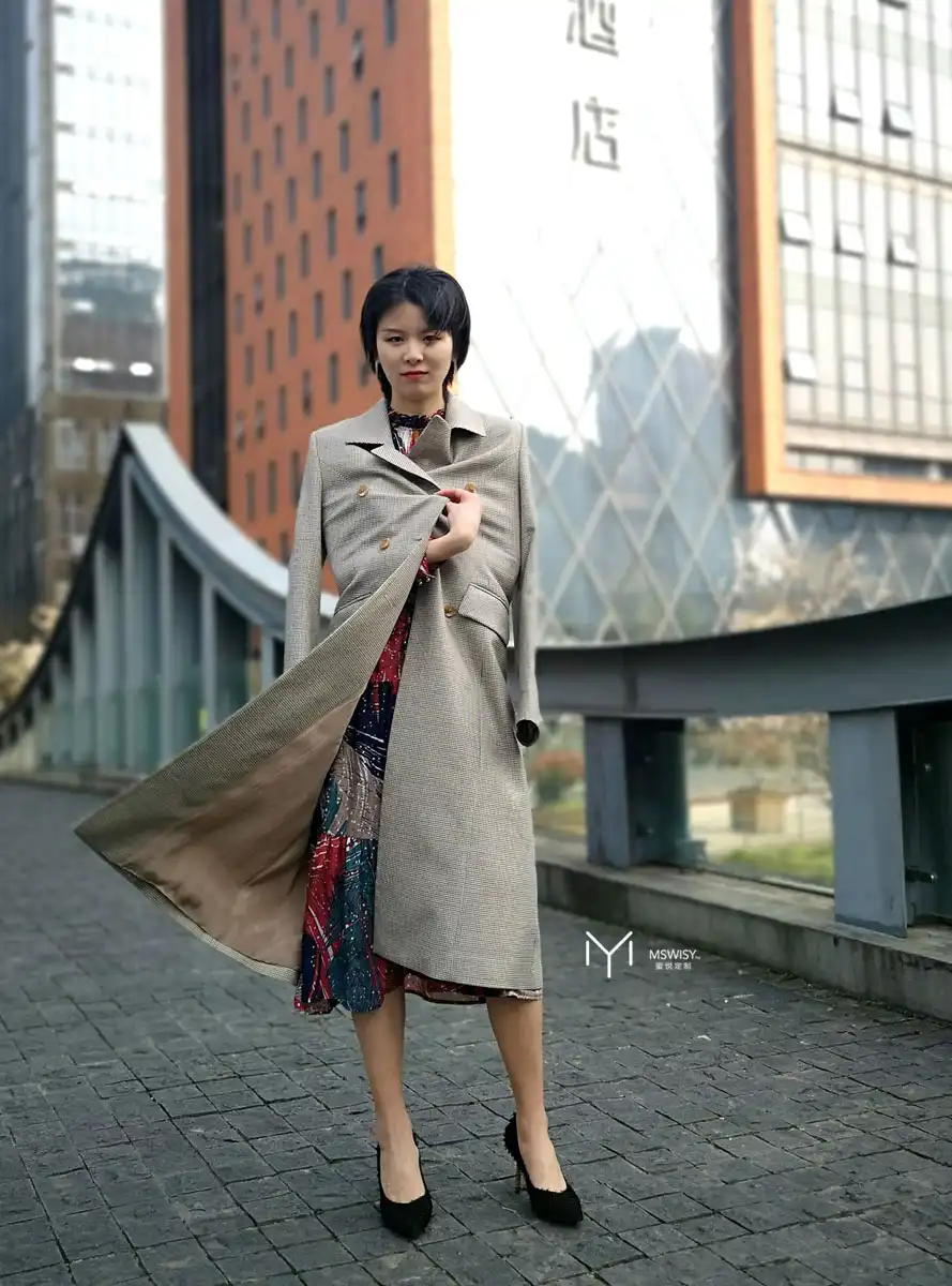 雪纺木耳边立领长袖连衣裙