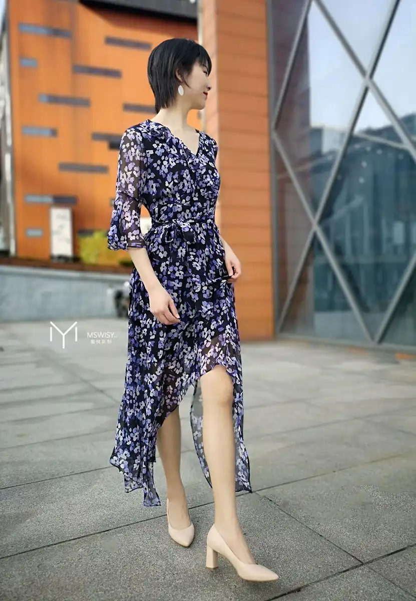 真丝纱V领不对称摆连衣裙