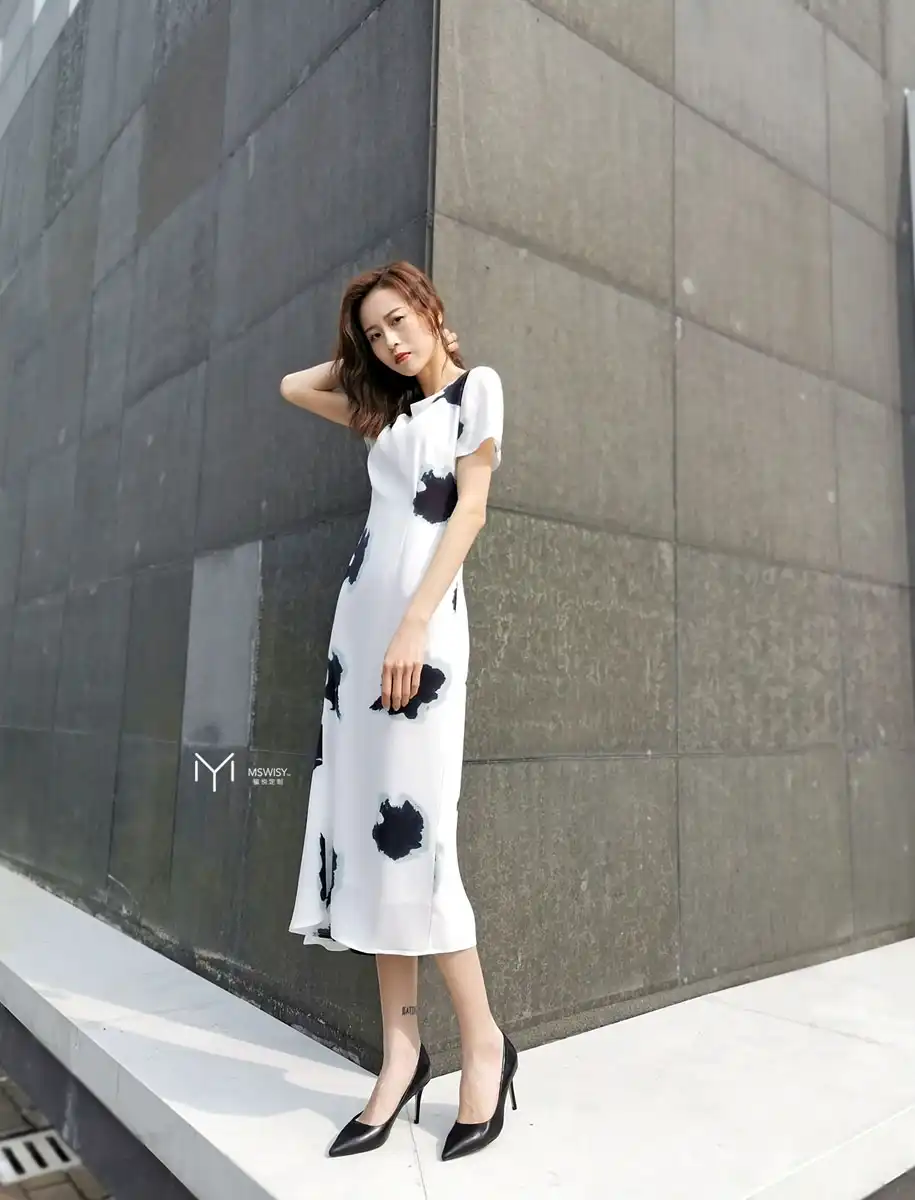 水墨圆领不对称连衣裙