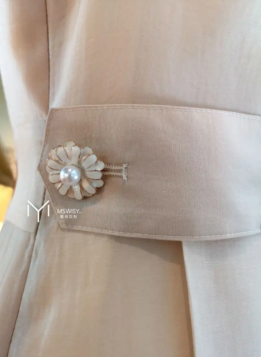 无袖宽肩带收腰大摆裙