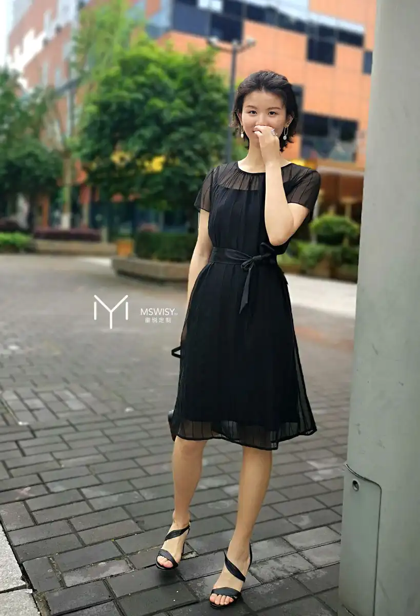 真丝纱圆领宽松吊带连衣裙