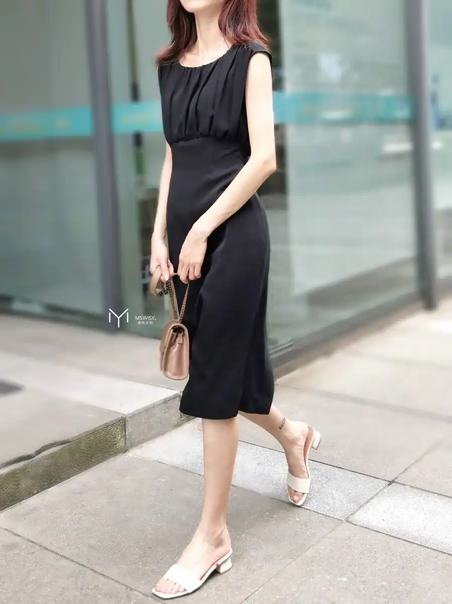 无袖罗马式包臀连衣裙