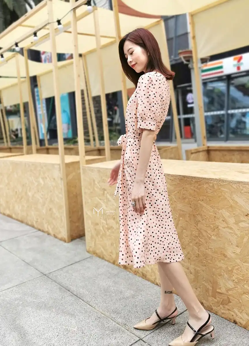 方领泡泡袖真丝伞摆连衣裙