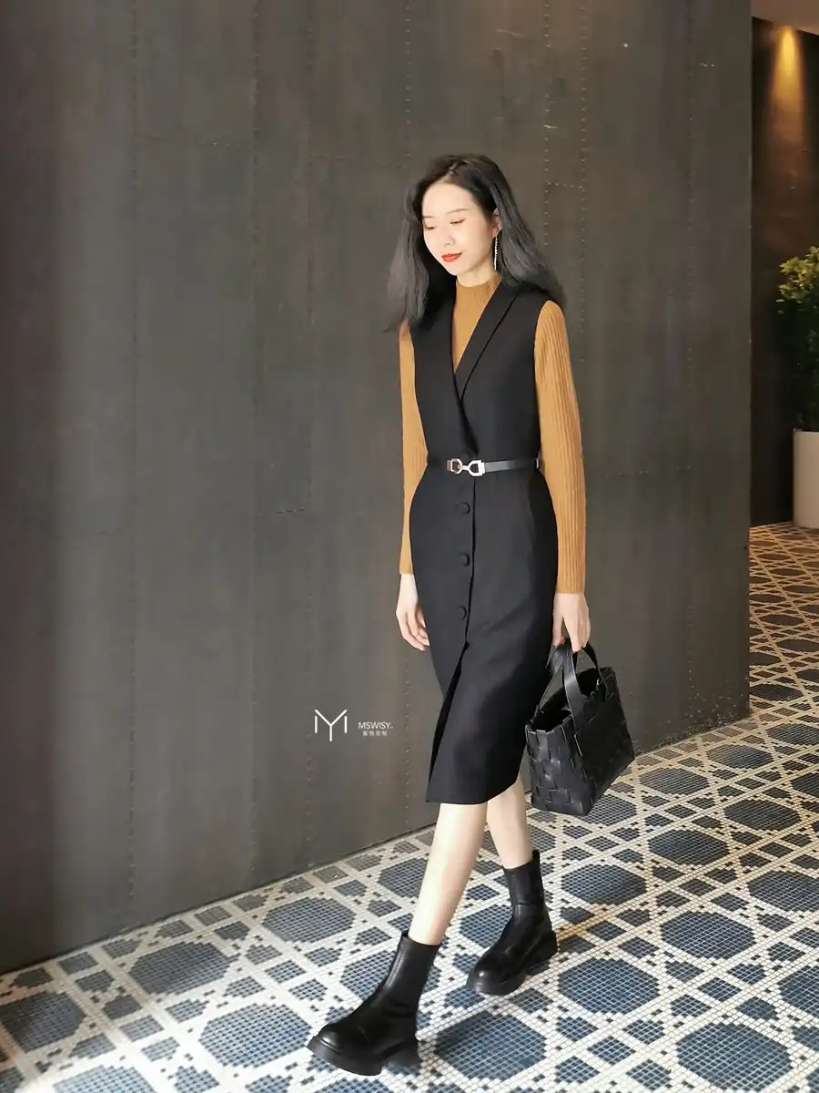 黑色青果领蜂巢羊毛收腰无袖连衣裙