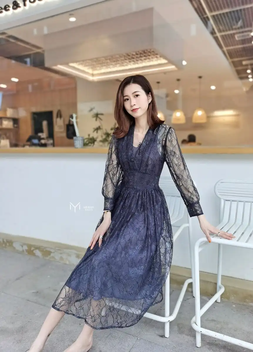 深蓝全蕾丝收腰深V抽褶连衣裙