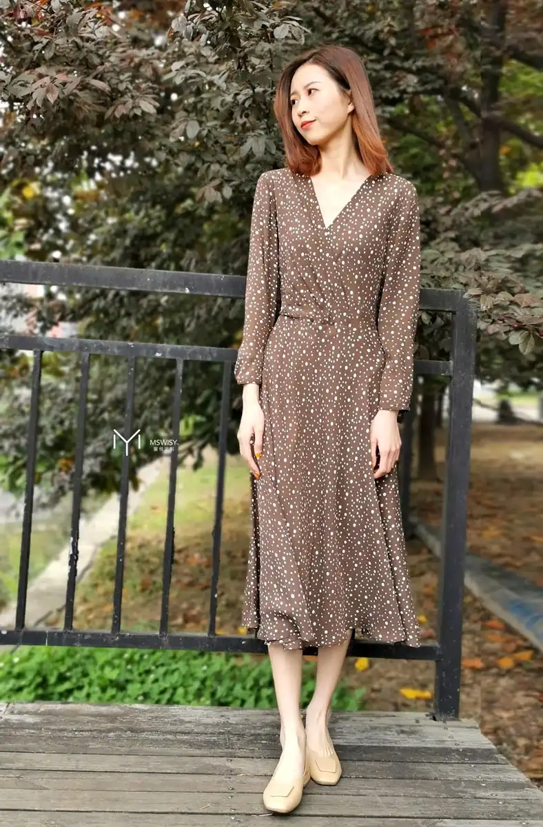 圆点咖重磅八分袖深V裹身连衣裙