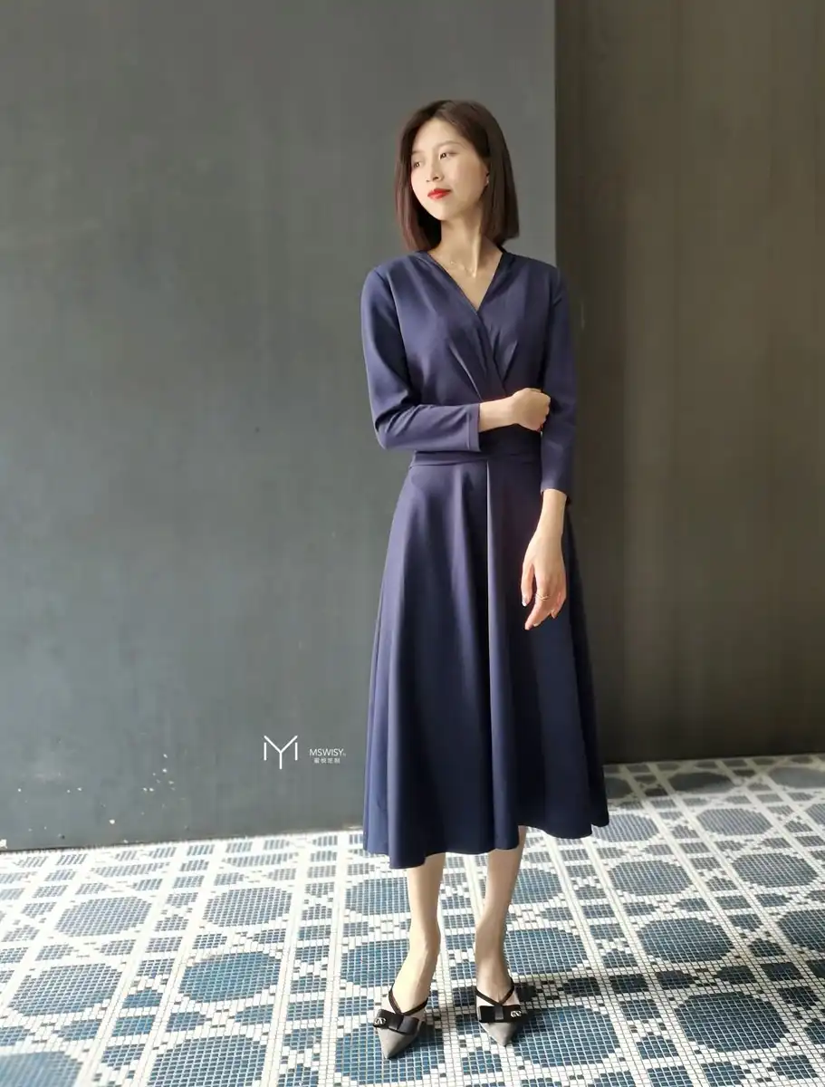 藏蓝色优雅深V腰饰大摆连衣裙