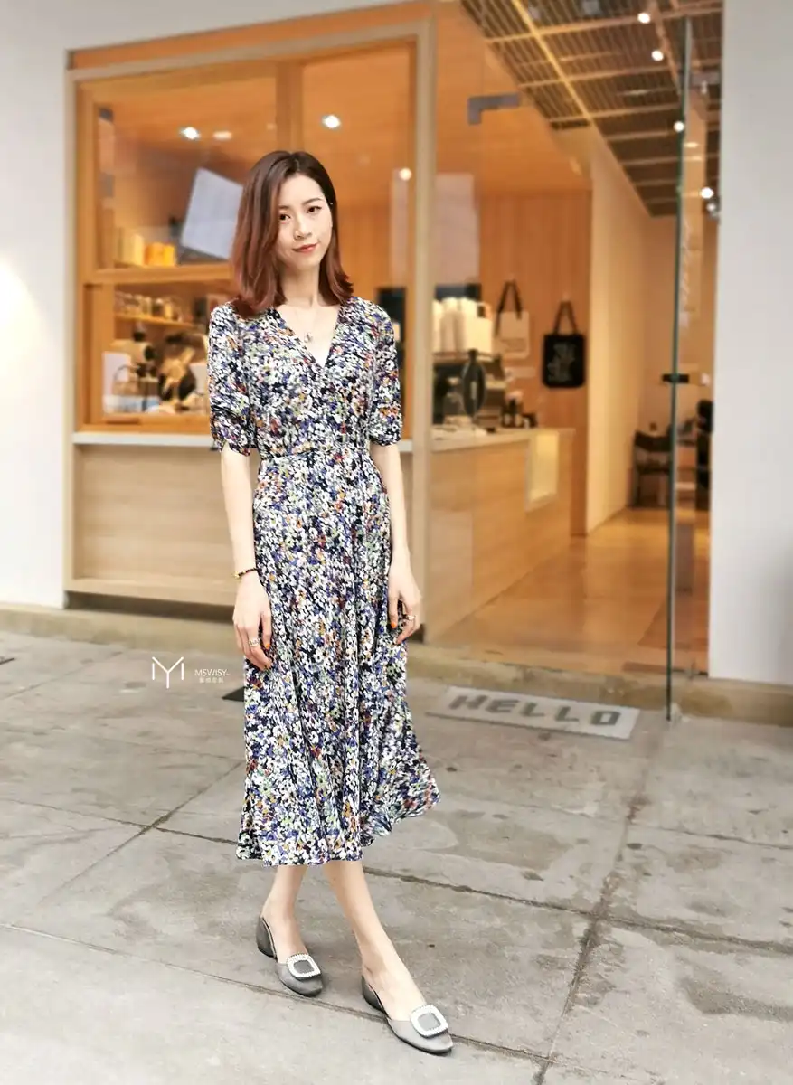 印花麻纱V领交叉中袖连衣裙