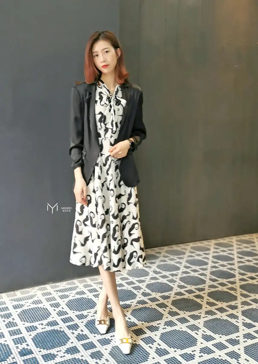 黑白色真丝飘带领短袖连衣裙