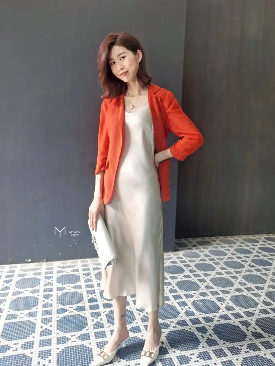 米色重磅斜裁长款吊带长裙