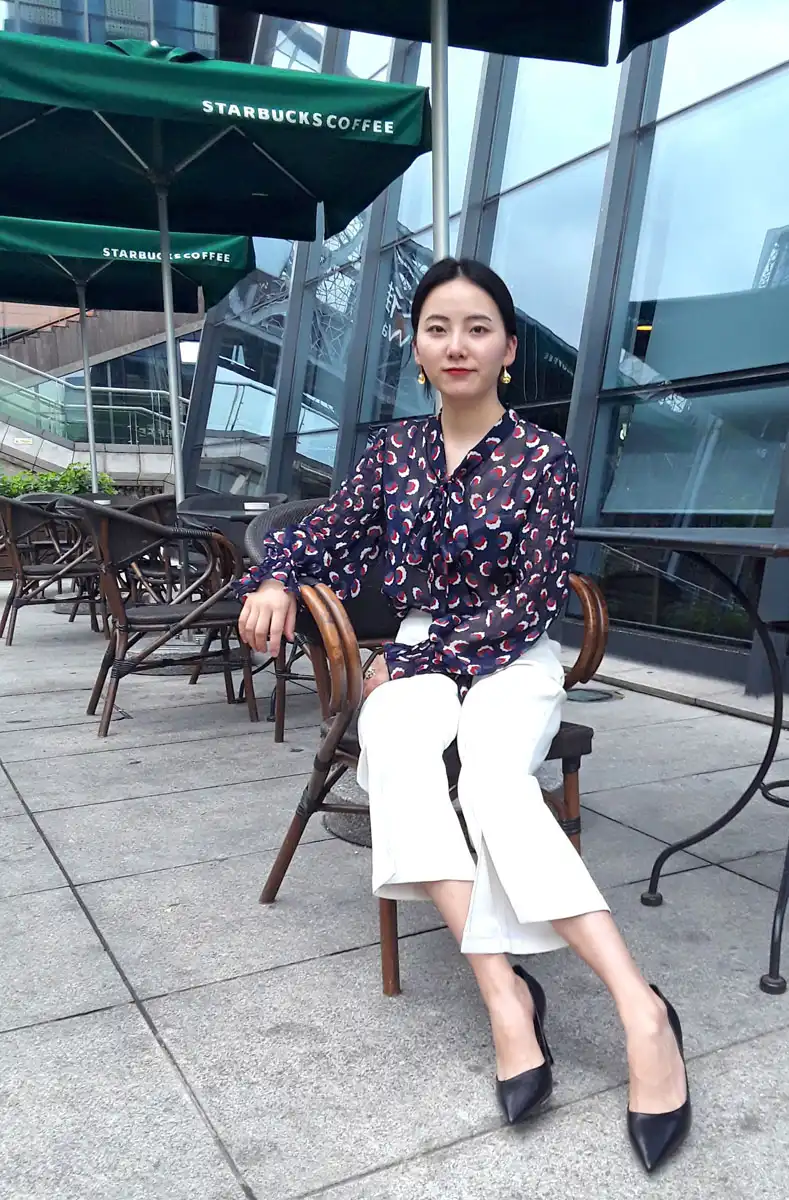 雪纺飘带复古灯笼袖衬衣